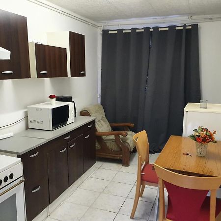 Appartement F1 Rez De Chausser Bg N°2 Бан-ле-Бан Екстериор снимка