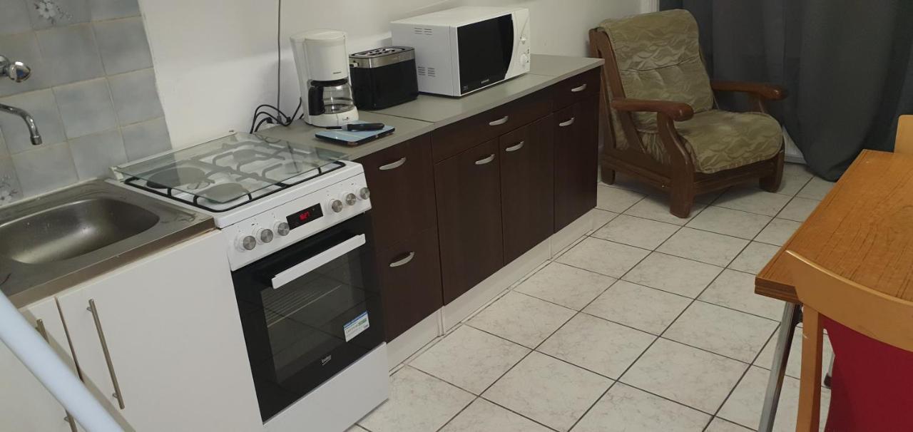 Appartement F1 Rez De Chausser Bg N°2 Бан-ле-Бан Екстериор снимка